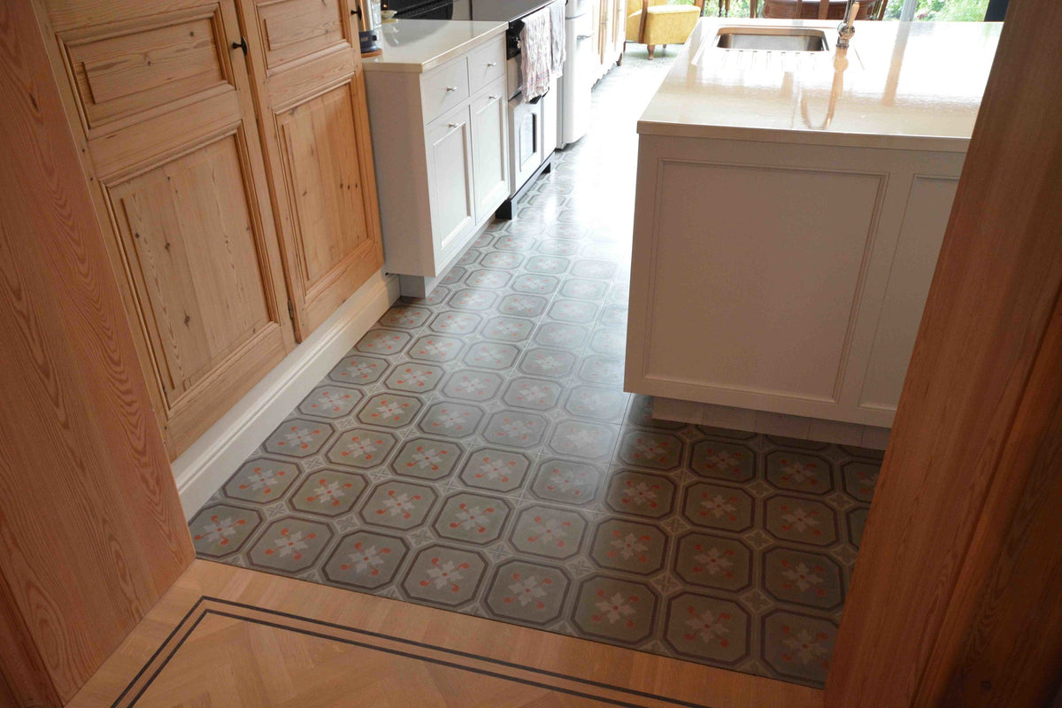Clovis Taupe 20x20